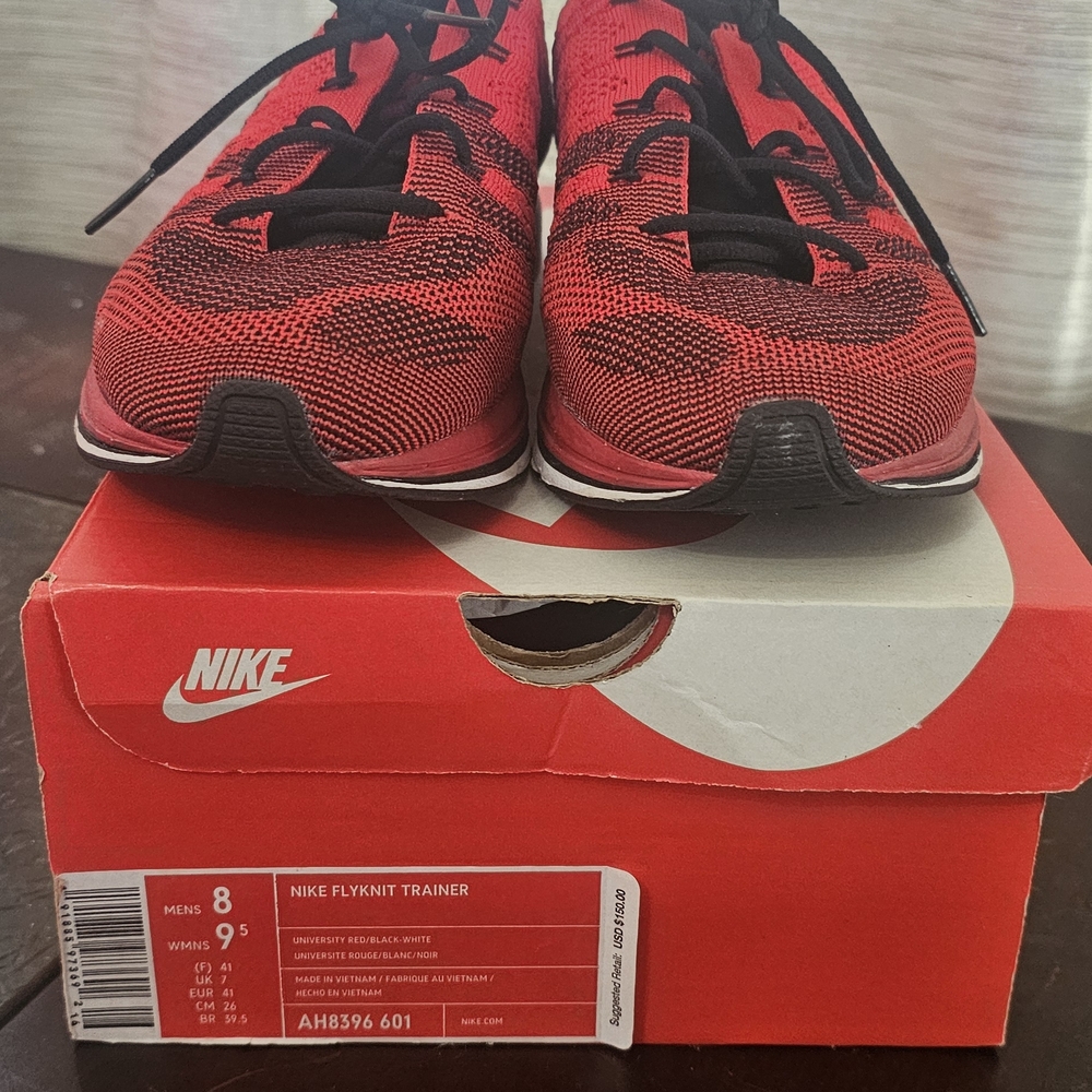 Nike Flyknit Trainer Me's Shoes - Red and Black